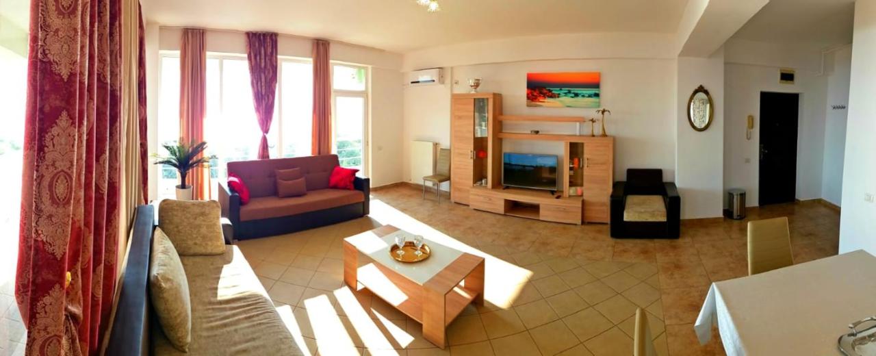 Apartment with Lake View