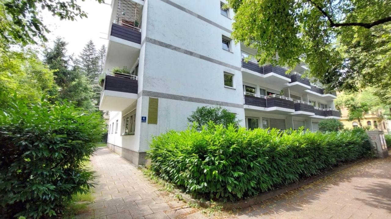 Ludwig- Apartment in Prime Area - 10 min walk to Old town & Direkt at Oktoberfest- walk 4 mins to 2 U-Bahn stations & PARKING AVAILABLE - B&B Monaco di Baviera