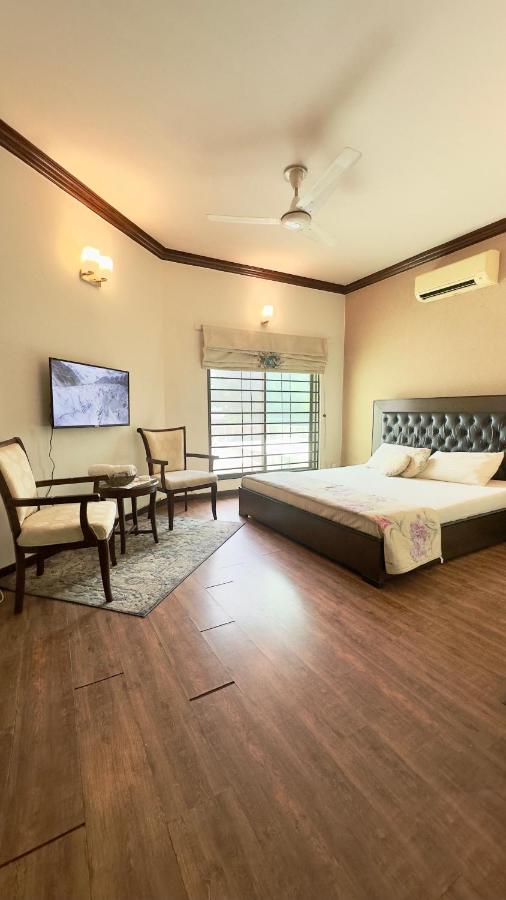 Capital Homestay F-11 - B&B
