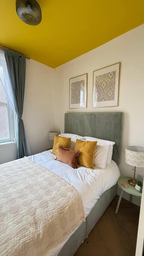 Cosy 1 Bed Boutique City Stay - B&B Wolverhampton