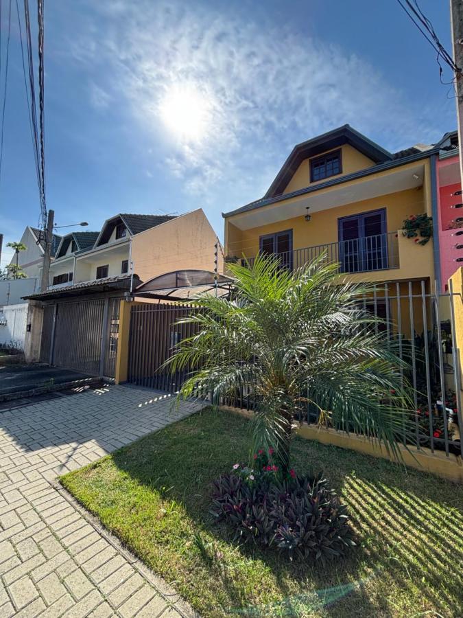 Casa Confortável 03 Quartos Com Suite, Churrasqueira, Banheira e Garagem - B&B Curitiba