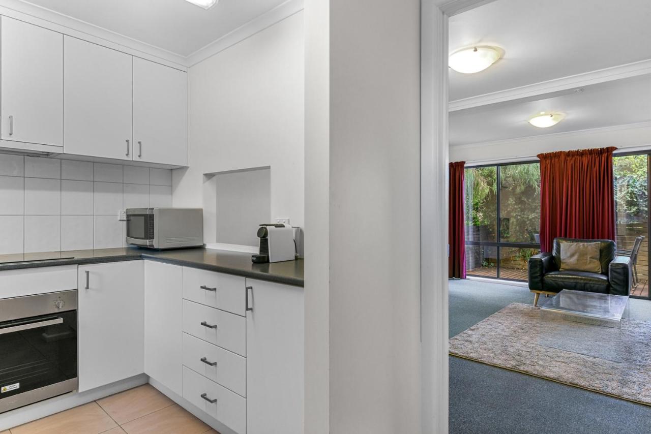 2-Bed Townhouse Retreat in Sandy Bay with Parking - B&B Sandy Bay