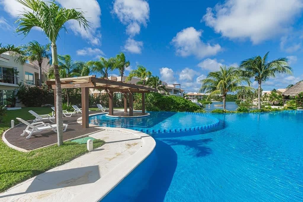 2BR Apt with Lagoon View in Puerto Aventuras - B&B