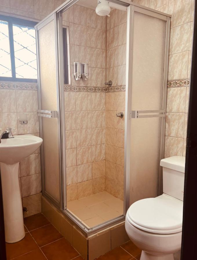 Großes Doppel-/Zweibettzimmer