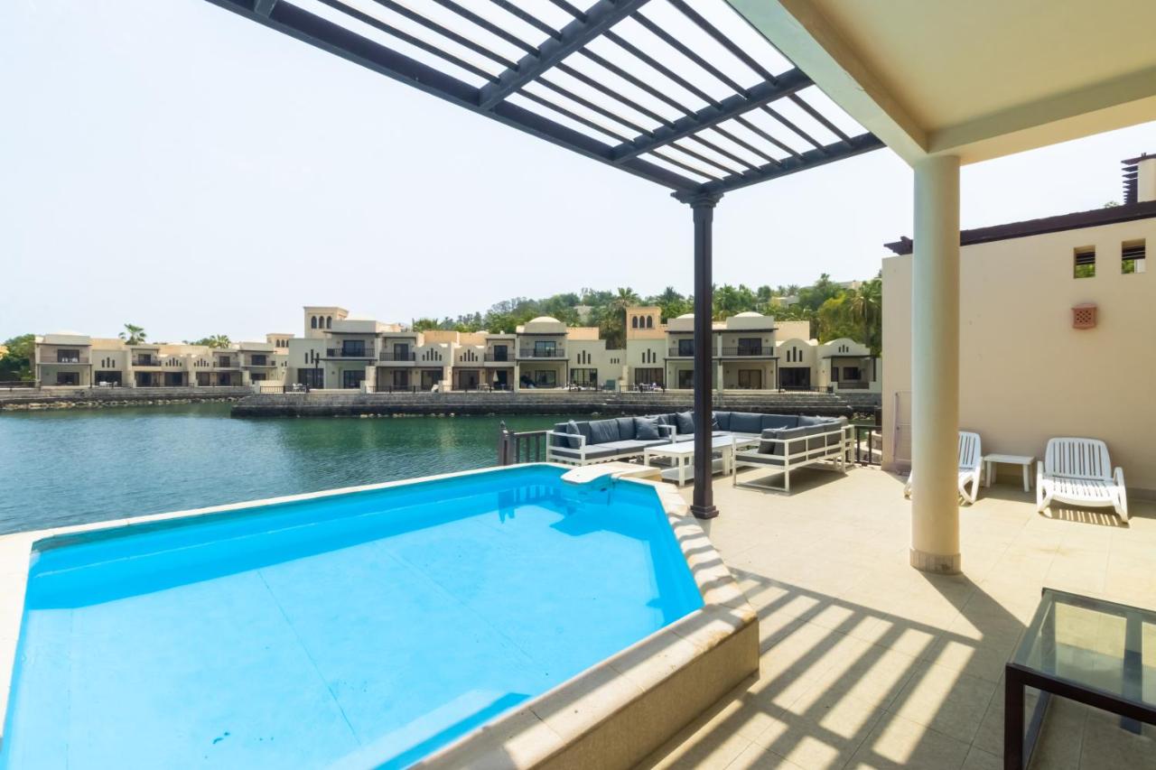 Beach House with Private Pool - B&B