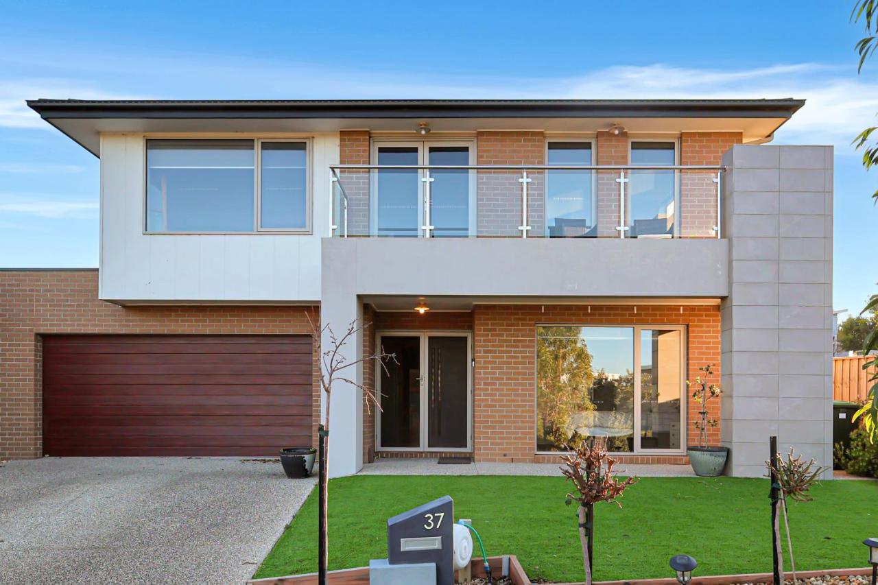 The panorama retreat- sleeps 12, aircon, brand new, great multifamily stay, beach, wineries, golf - B&B