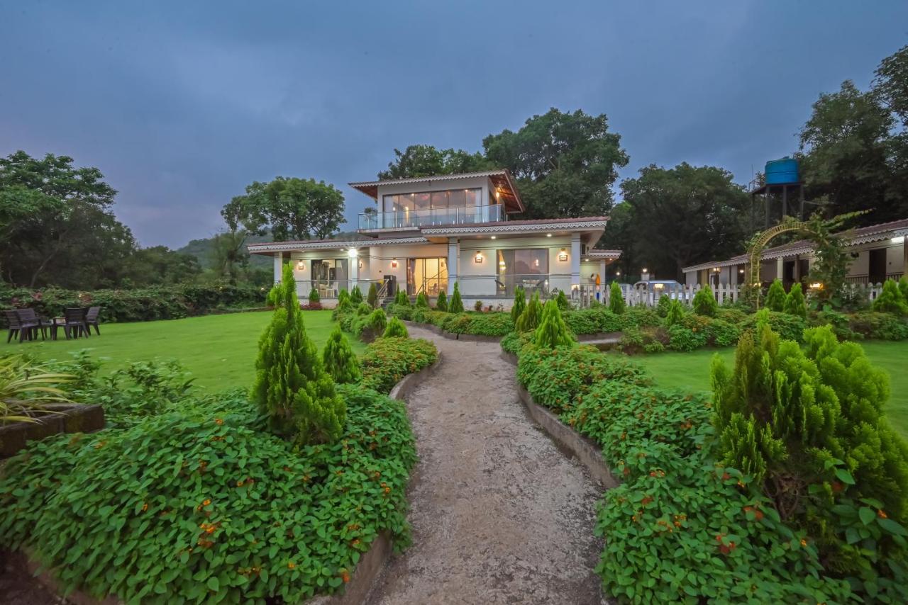 Luxurious Infinity Pool Villa Overlooking Pawna Lake Best For Parties And Events - B&B