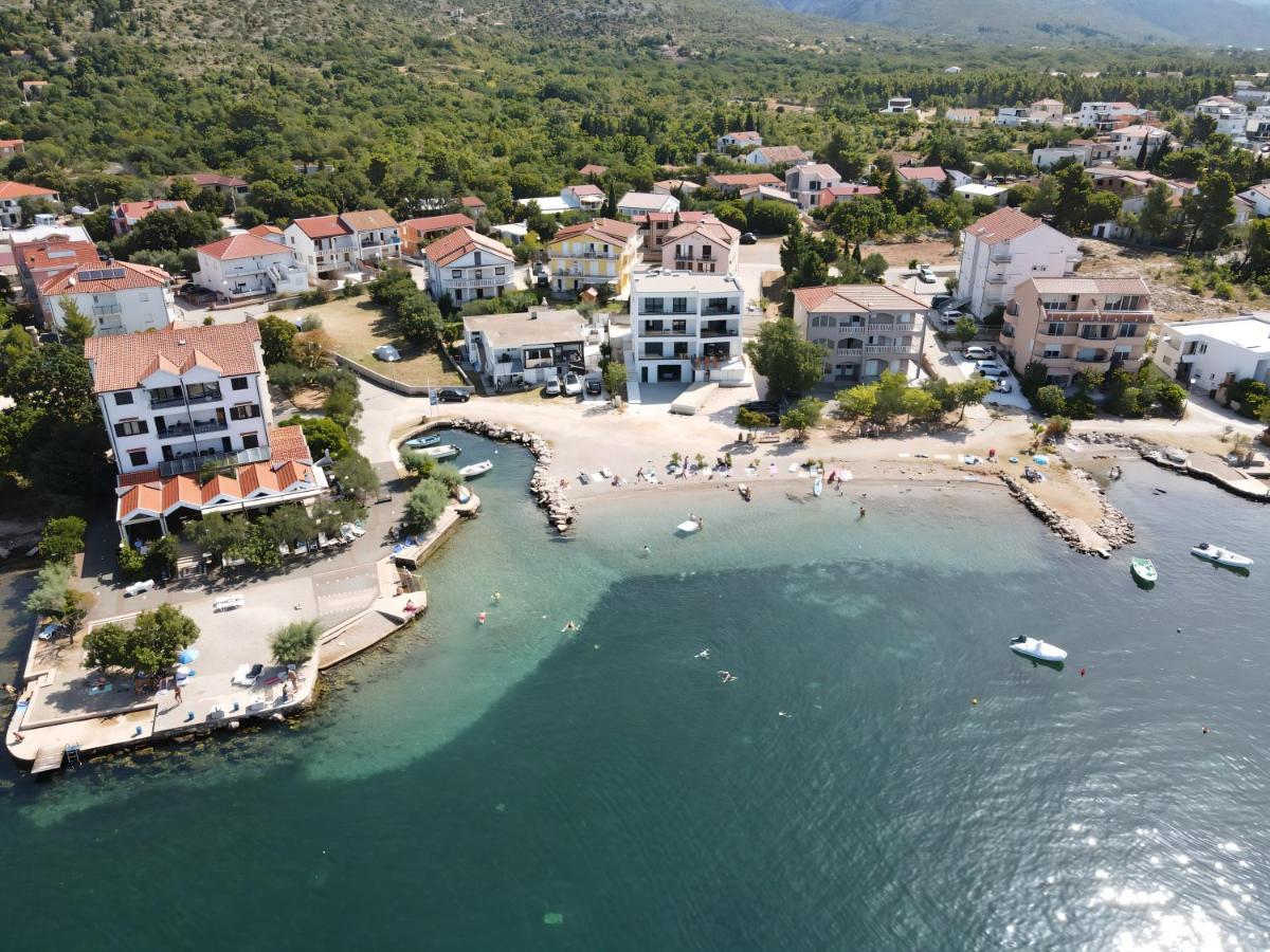 Mar Mar Beachfront Penthouse - Ferienwohnung Seline