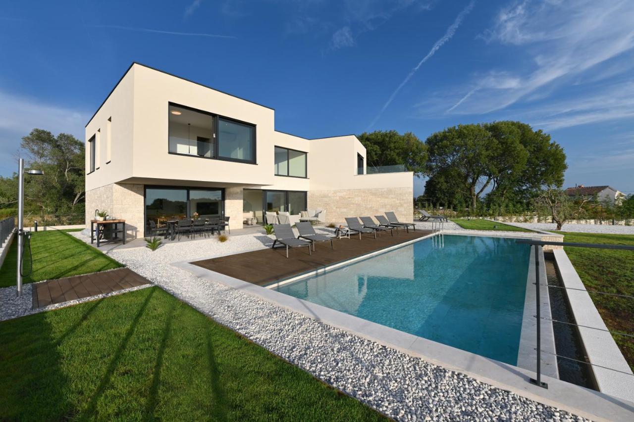 Casa Mano MK - Bed and Breakfast Jural