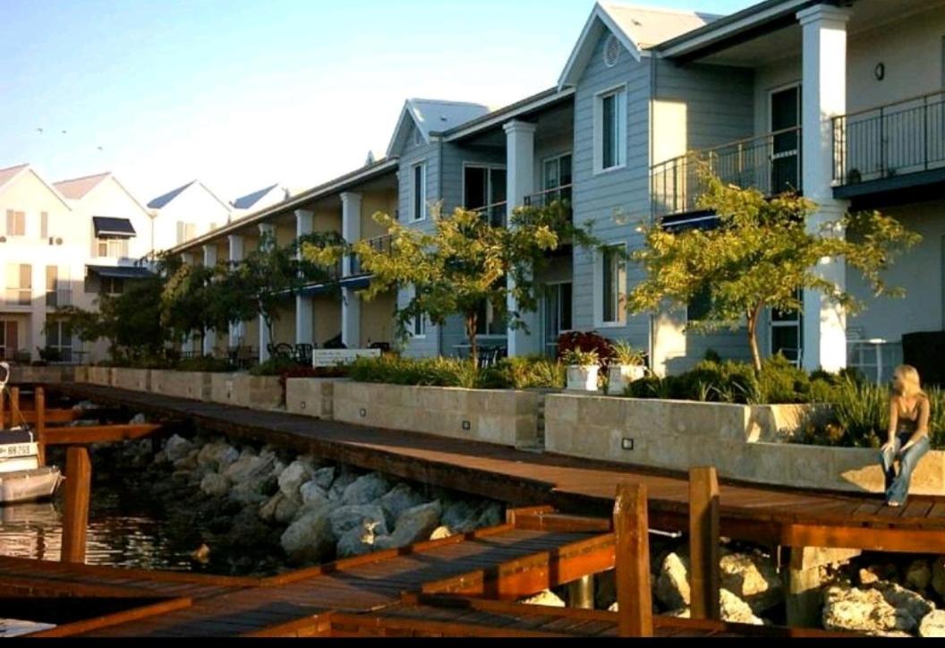 Waterfront Hideaway with Pool, Spa & BBQ Area - B&B