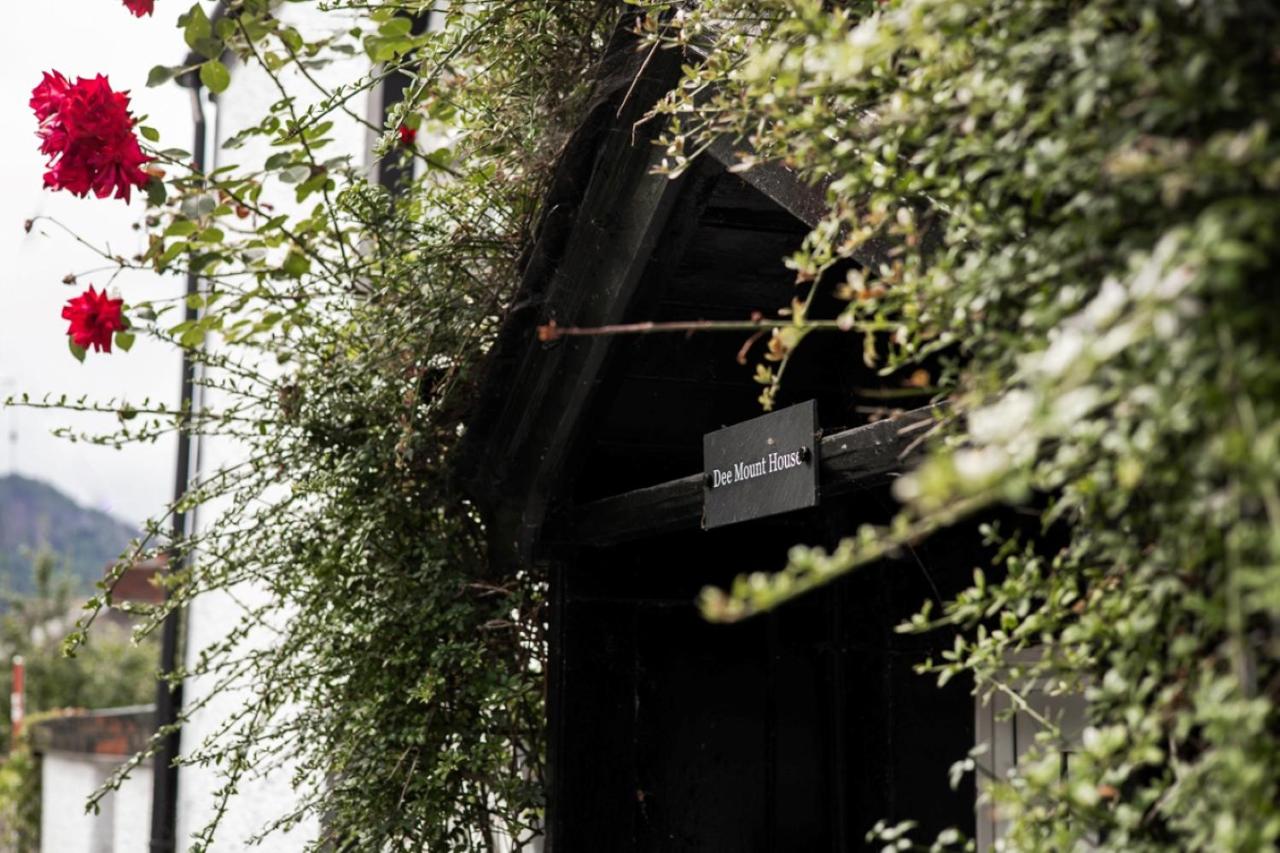 Stylish and spacious four-bedroom cottage by the river Eco-friendly hot tub, Beautiful view - B&B Llangollen