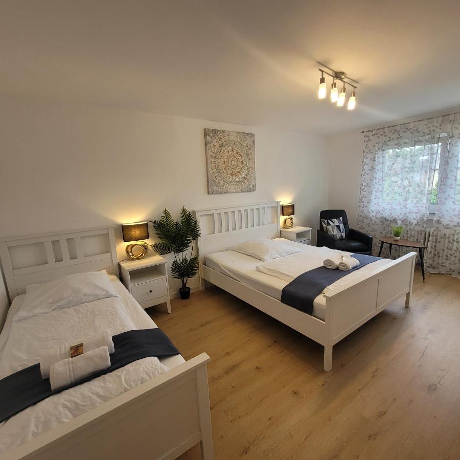Große,Schöne FeWo nähe Schwetzingen-Hockenheim 3 Zimmer mit Balkon - B&B