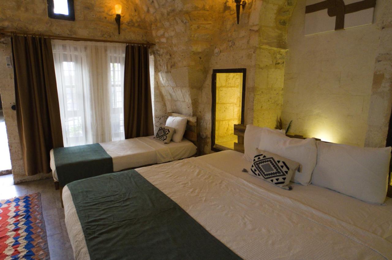 Deluxe Double Room (2 Adults + 1 Child)