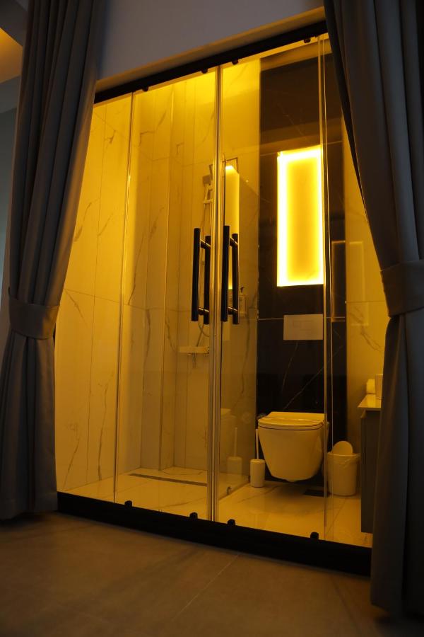 Queen Room with Spa Bath