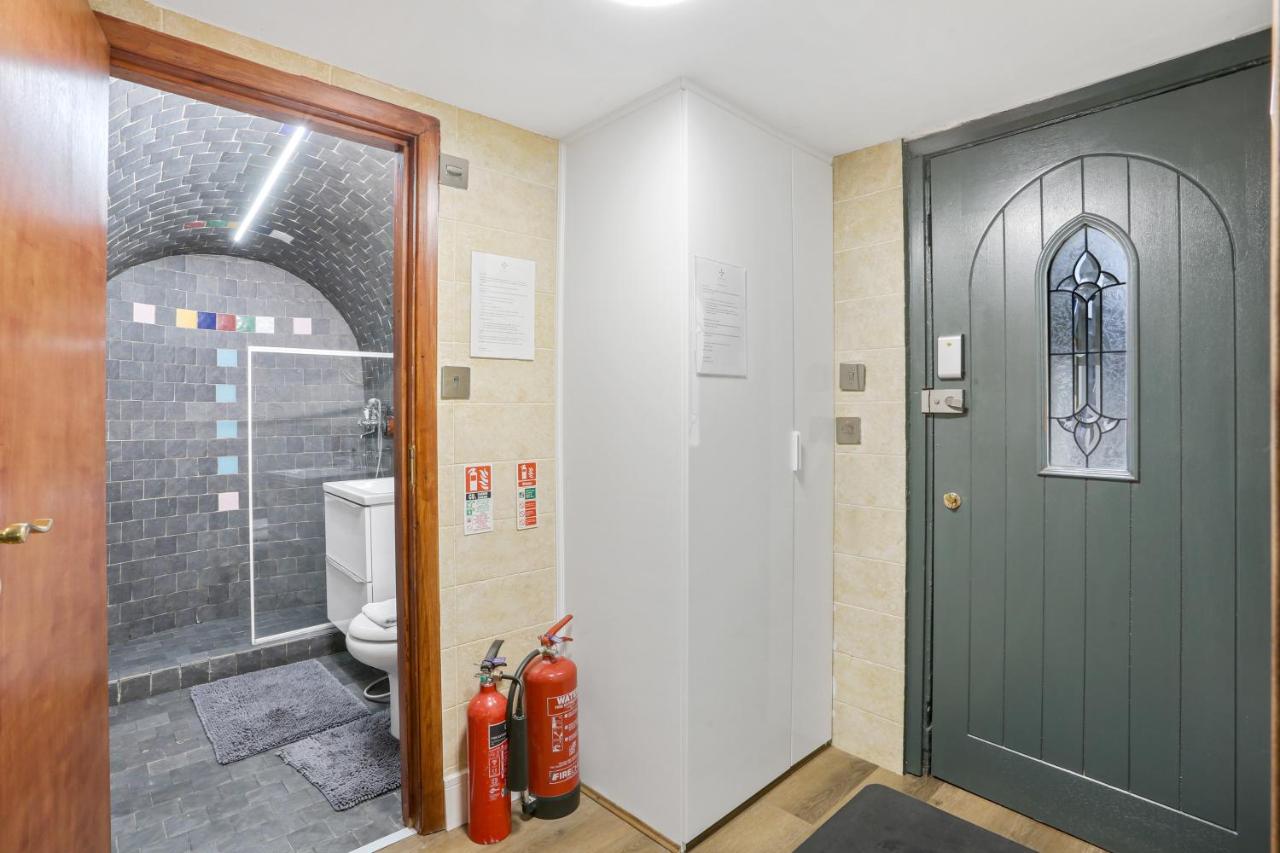 Spacious 2 Bedroom Flat near Hyde Park by BeiRoom - B&B London