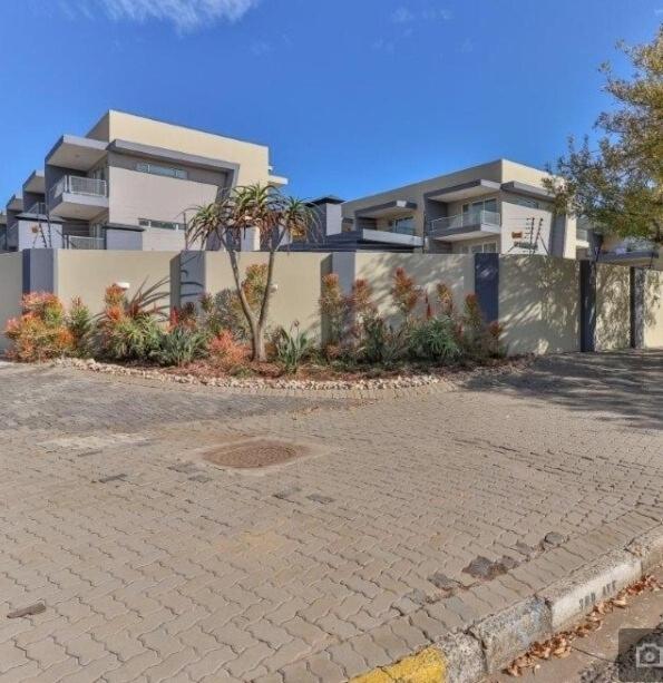 Cozy & Secure 2-Bedroom Retreat - B&B Germiston