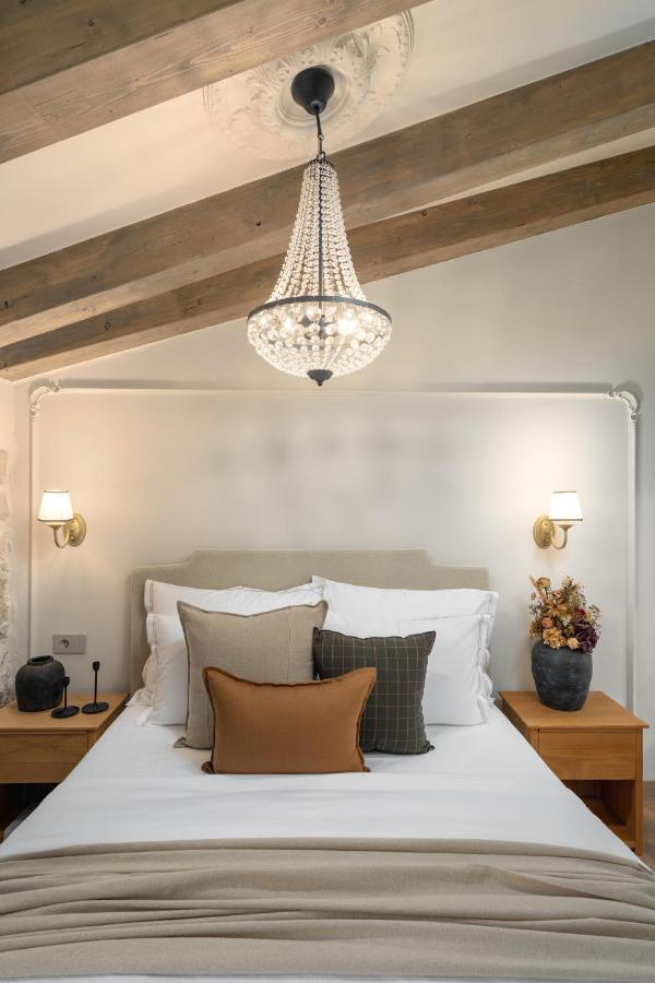 One-Bedroom Deluxe Apartment