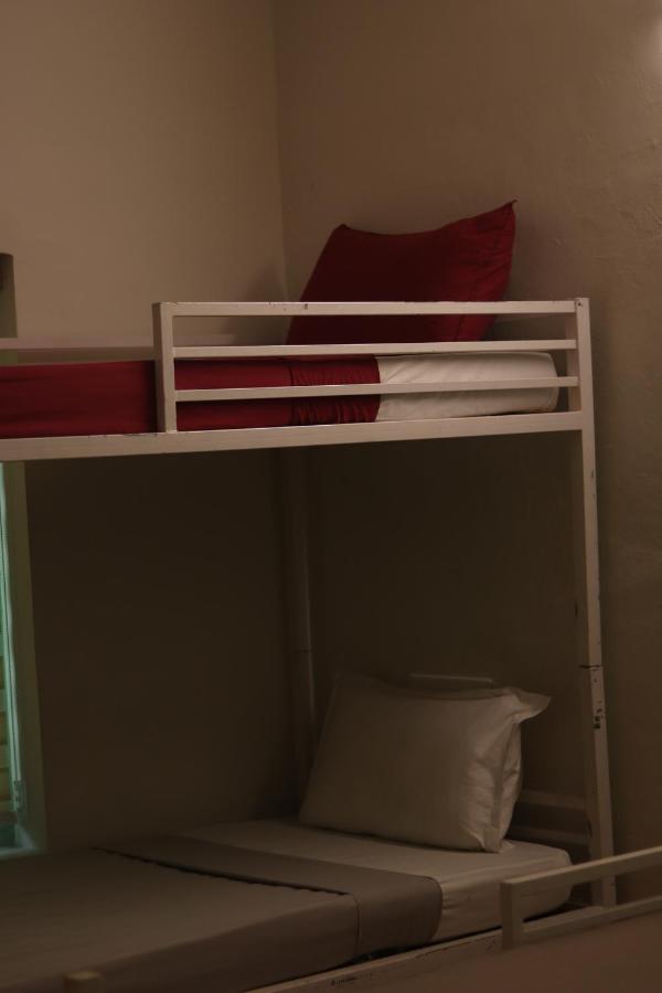 Einzelbett im gemischten Schlafsaal