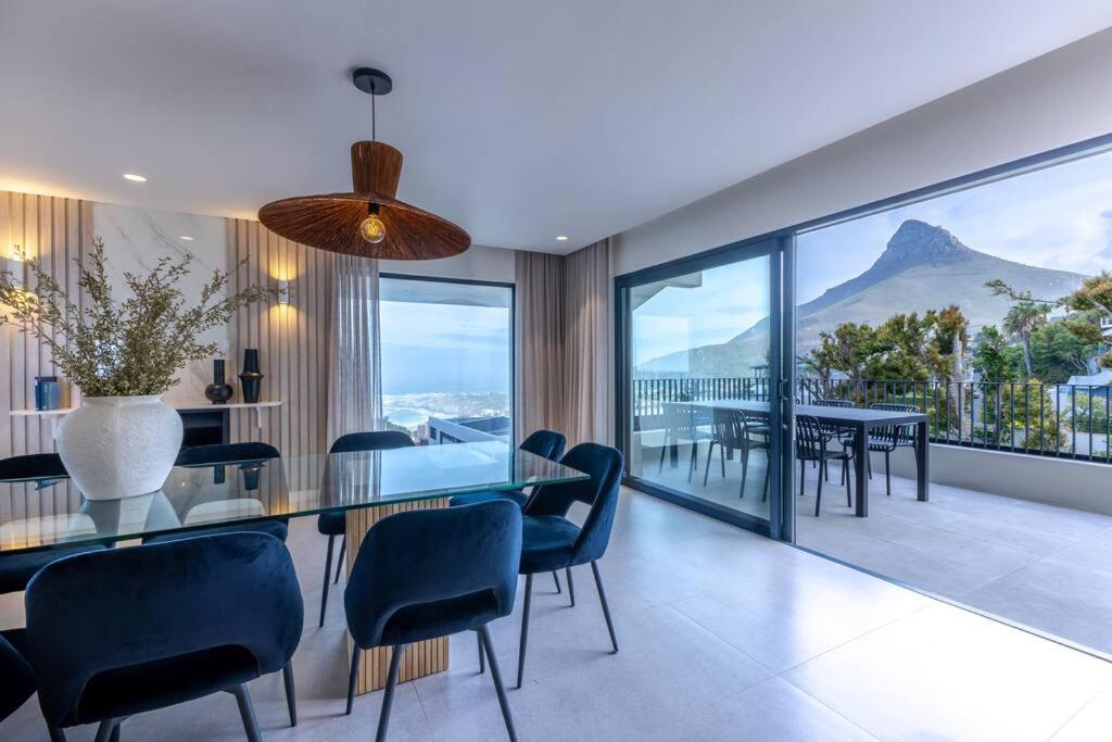 NEW! Stylish 5 bedroom Camps Bay Villa - B&B Ciudad del Cabo