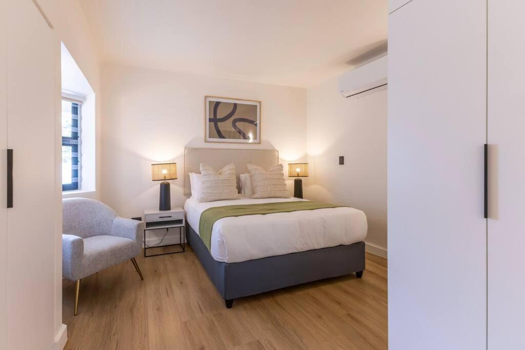 NEW! Stylish Sea View Apartment in Camps Bay - B&B