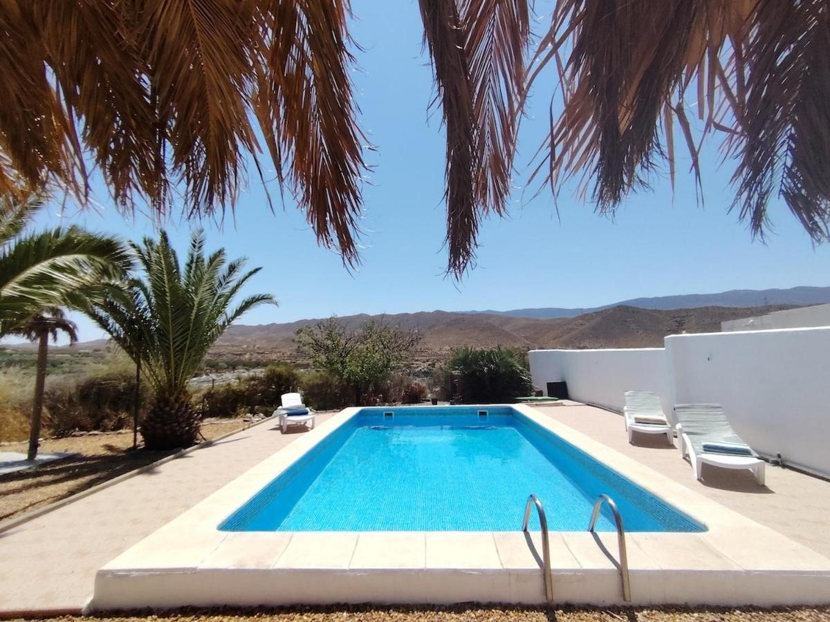 La casita del desierto, cortijo para 7 personas con piscina privada - Chambres d'hôtes Tabernas