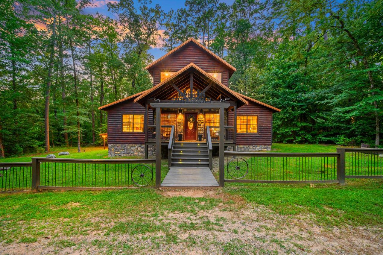 Rustic Family Getaway - Hot Tub, Pool Table, Pets, Near Attractions - B&B Broken Bow