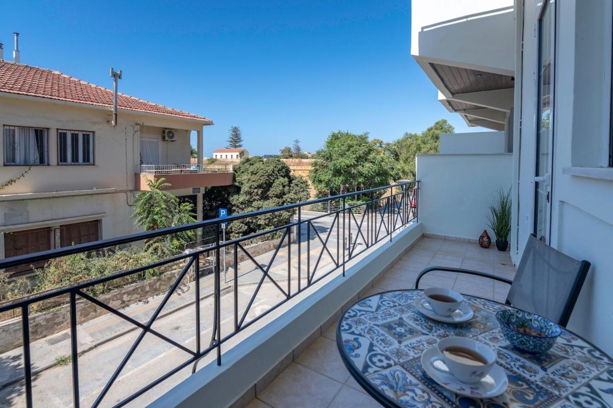 SUITEArT 2 Exceptional apartment - Bed and Breakfast Chania