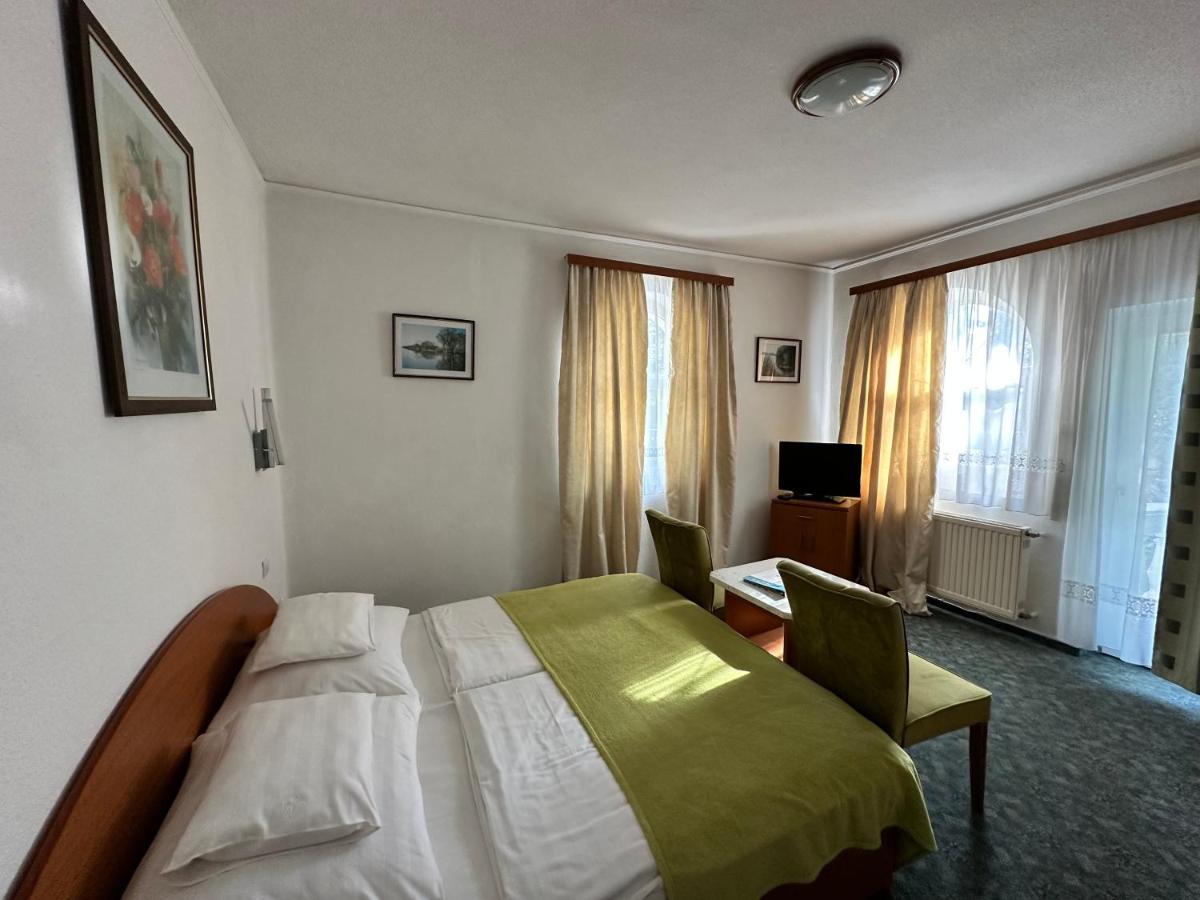 Doppelzimmer mit Balkon