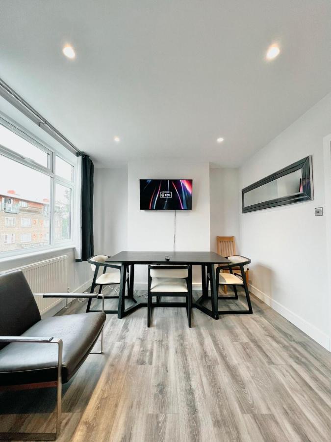 Bright Flat near Neasden Station - B&B London