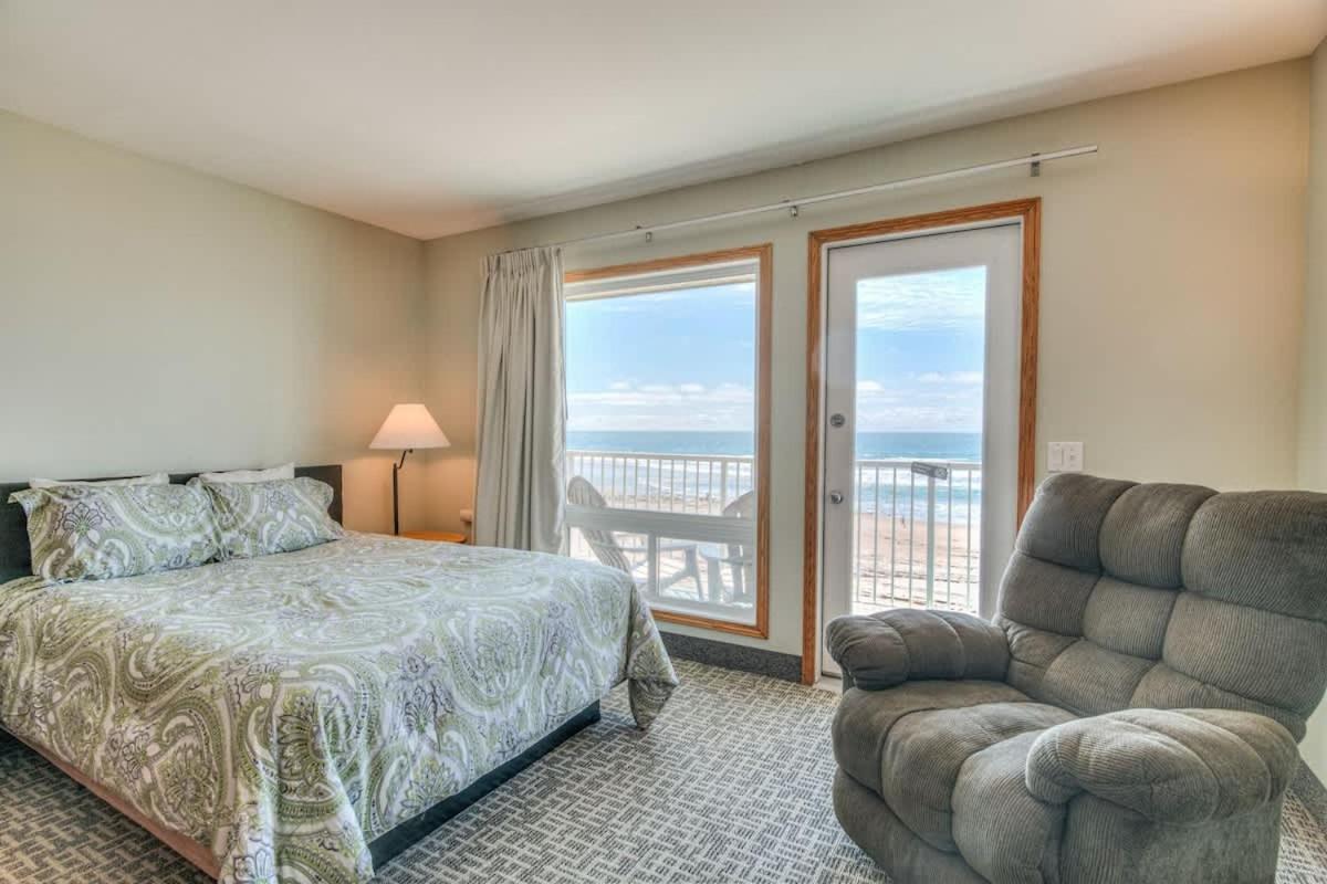 Stunning Ocean View Suite - Heated Indoor Pool and Hot Tub - Bed and Breakfast Lincoln City