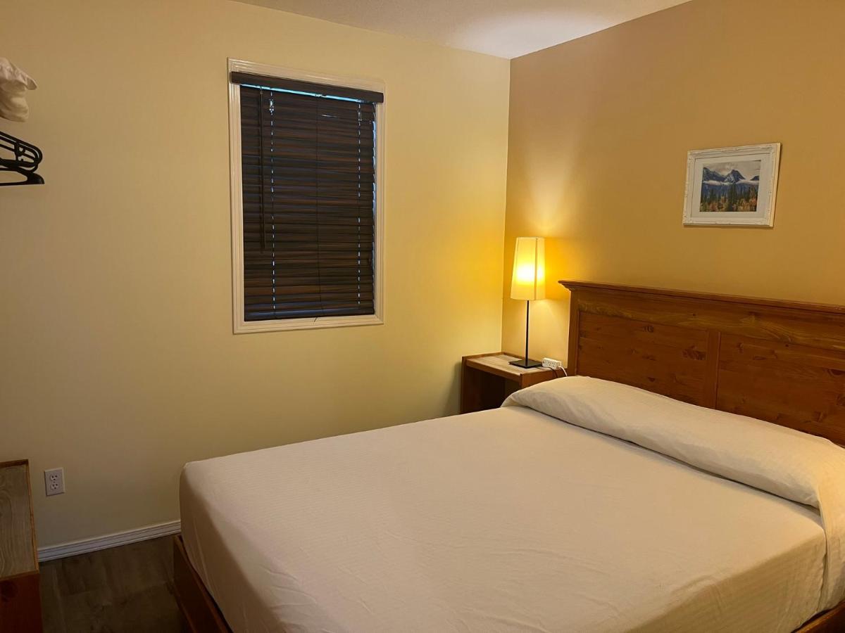 Two-Bedroom Cottage 6