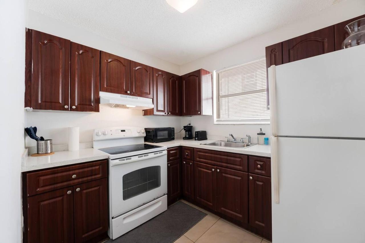 Chic 2BR Little Havana Apt with Free Parking - B&B Miami