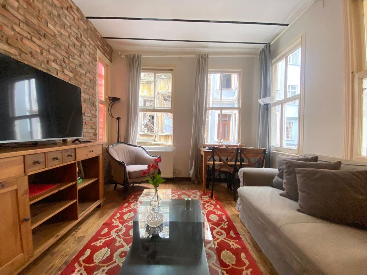 Authentic Beyoğlu Flat 2BR w Brick Walls Vint - B&B
