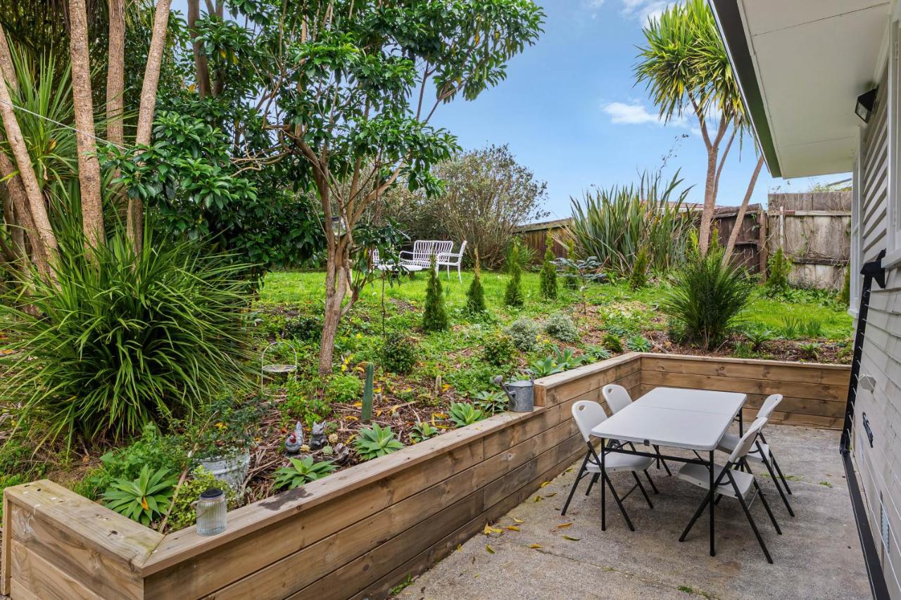 Most Peaceful & Private City Retreat - New AC - CBD 12 KMs & Airport 17KMs Away - B&B Auckland