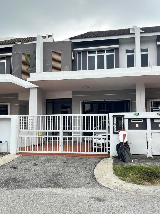 Puteri Elaisha Homestay - B&B