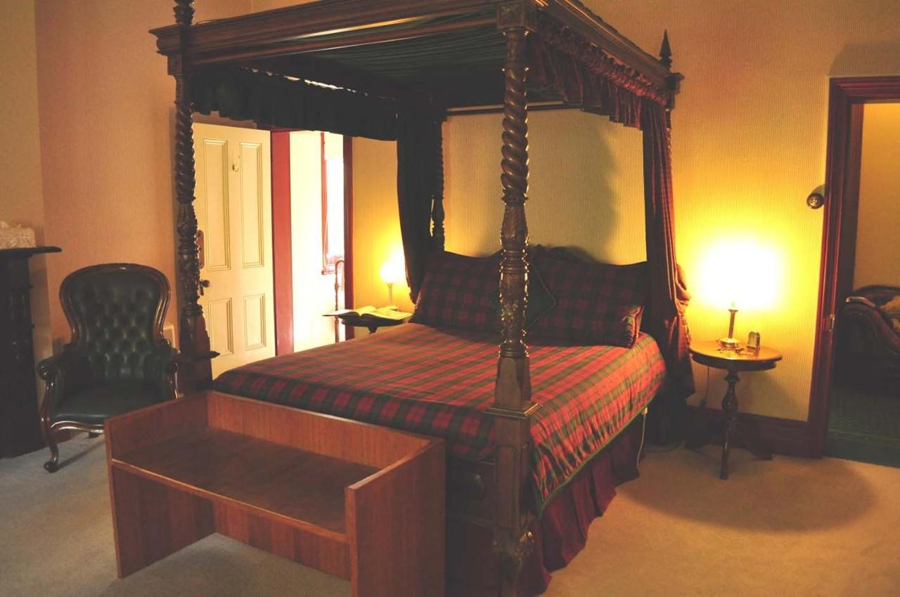 F.O. Henry Queen Room