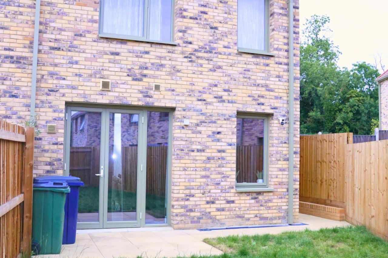 A beautiful spacious brand-new 3 Bed Guest house in Oxford City - 10mins walk to Oxford Hospitals - B&B