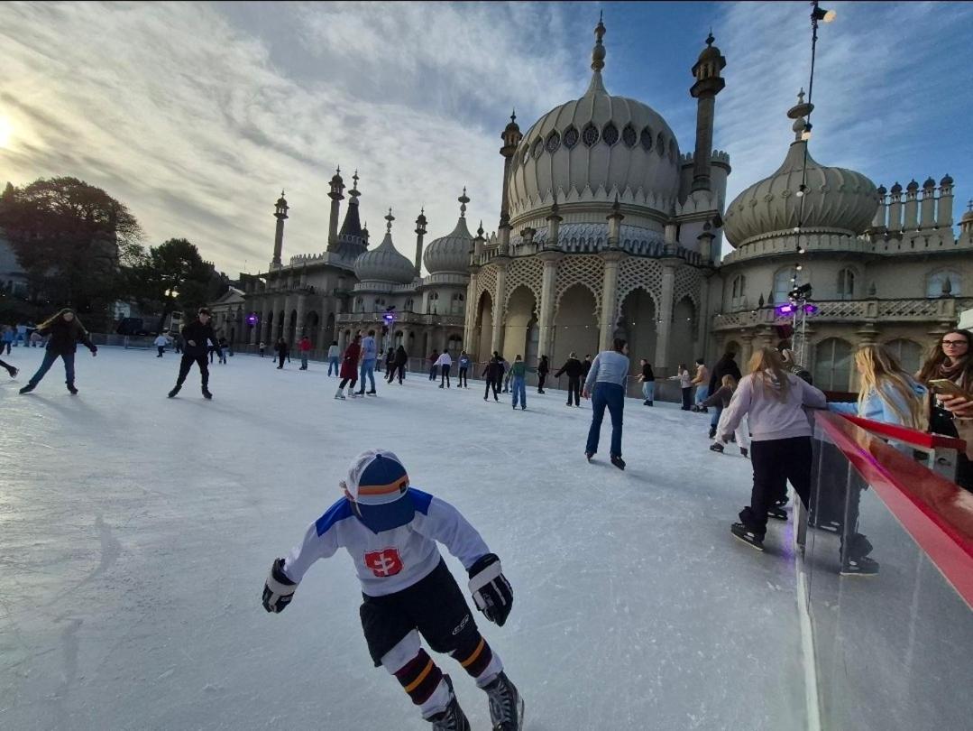 Beachfront, 2-bedroom, Sleeps 5, long stays - Ferienwohnung Brighton