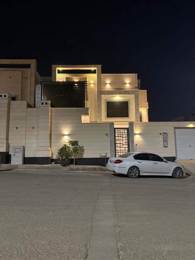 شقة مريحة صالة غرفتي نوم حديقة - Ferienwohnung Buraydah