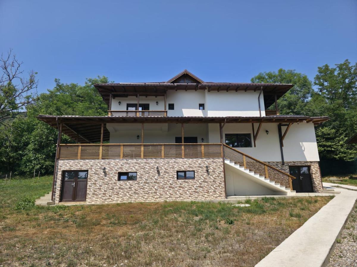 Evernest Guesthouse - B&B Arefu