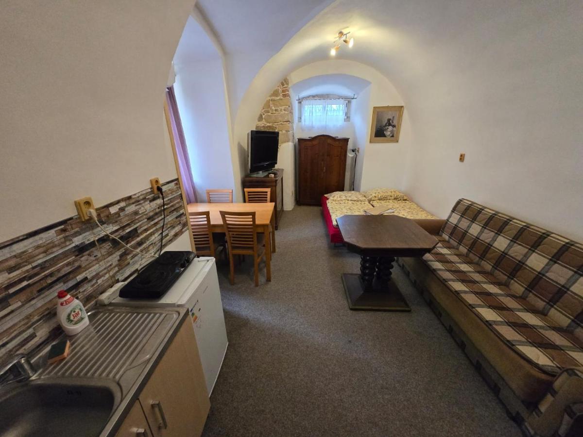 Zimmer mit Kingsize-Bett