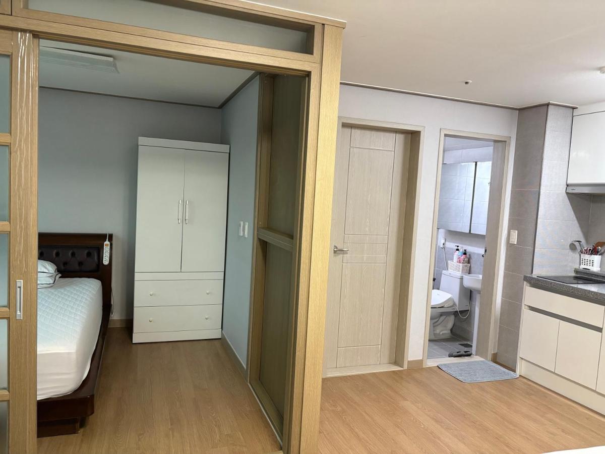 Marina Residence Hotel - Bed and Breakfast Busan