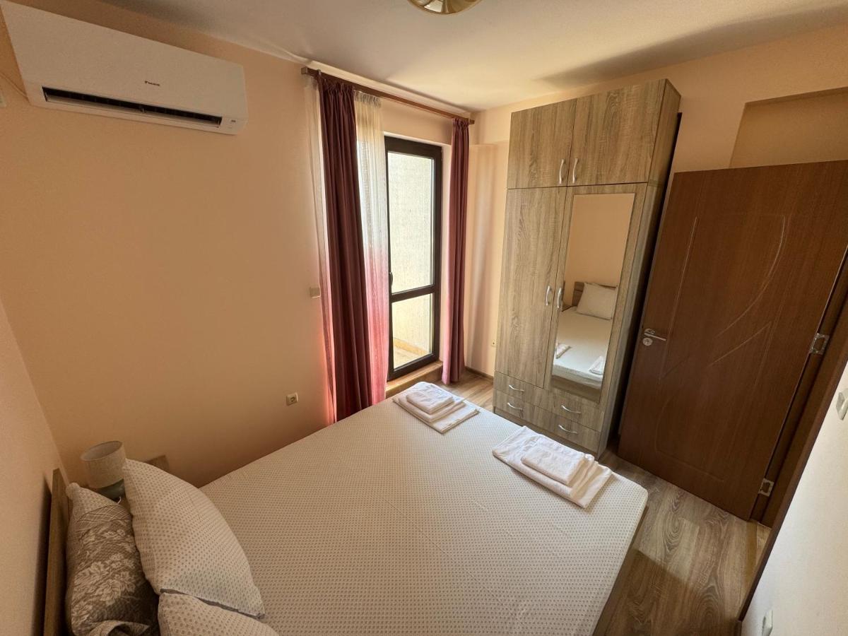 Deluxe One-Bedroom Apartment with Ocean View
