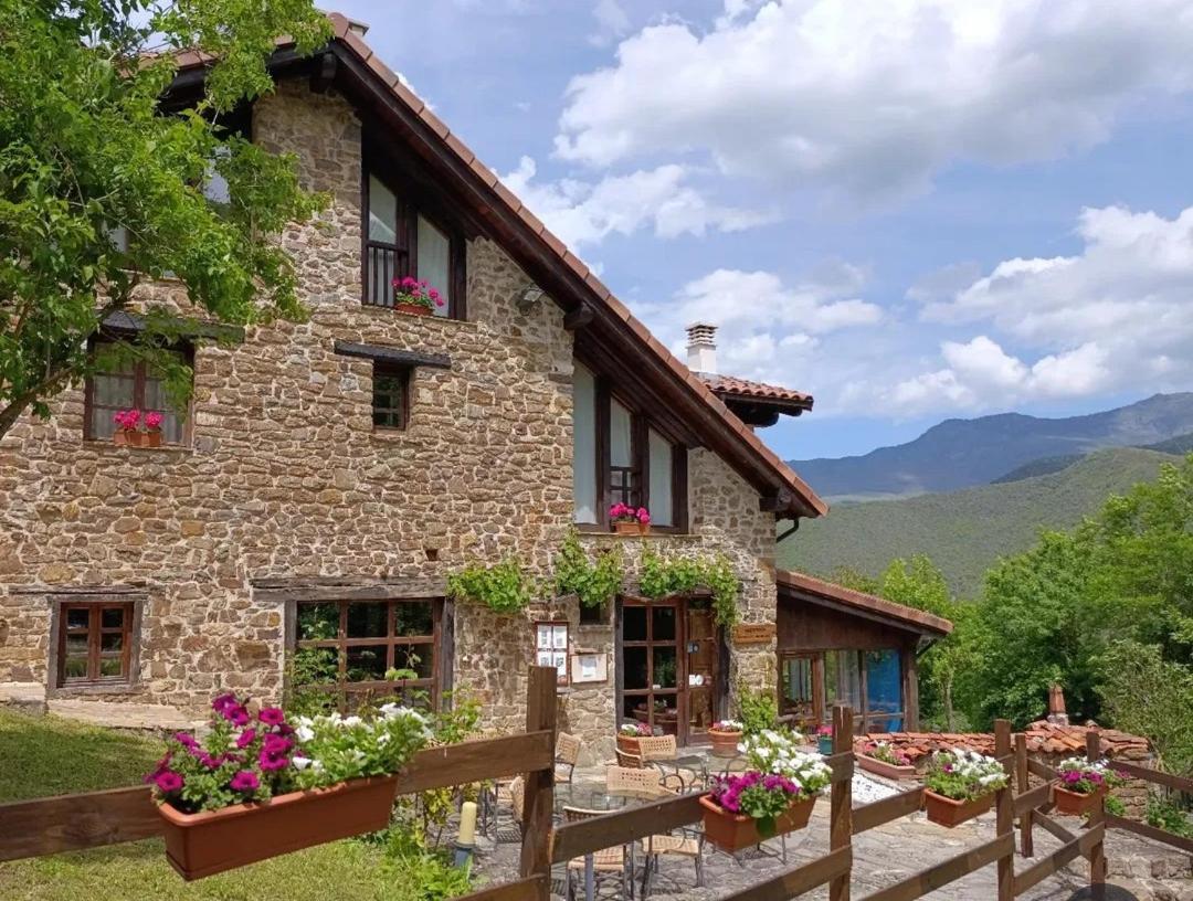 Viviendas Rurales El Covaju - B&B