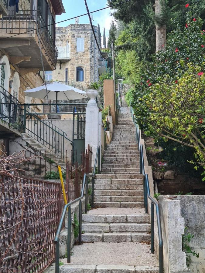 Charming 2 BR Apt By The Foot Of The Bahai Temple - Chambres d'hôtes Haïfa