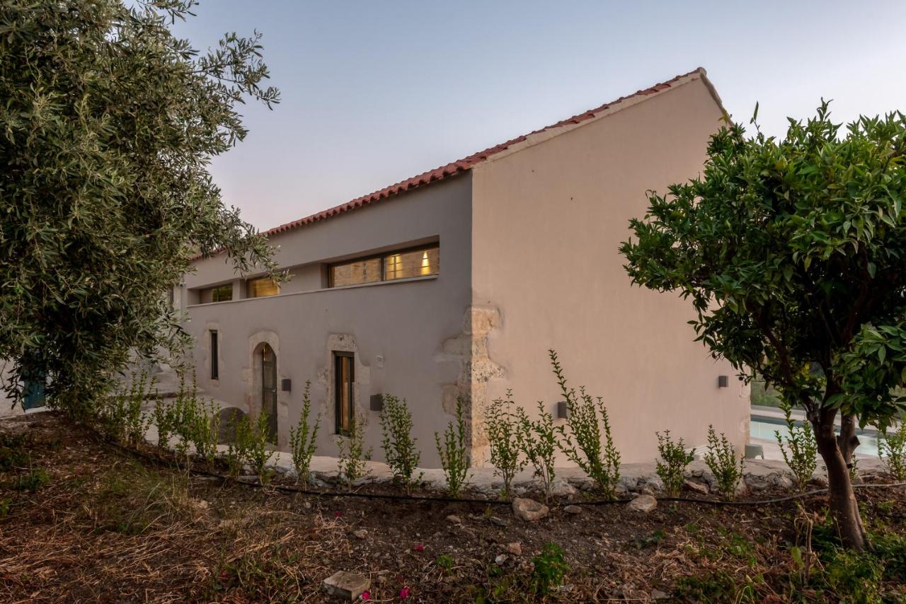 Olive Hideaway Boutique Villa - Private Pool - 7 Pax -Pet Friendly - B&B Kalamítsi Amygdáli