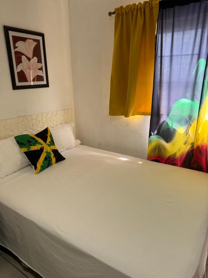 Pearl of the City JAMAICA PEARL - B&B Kingston