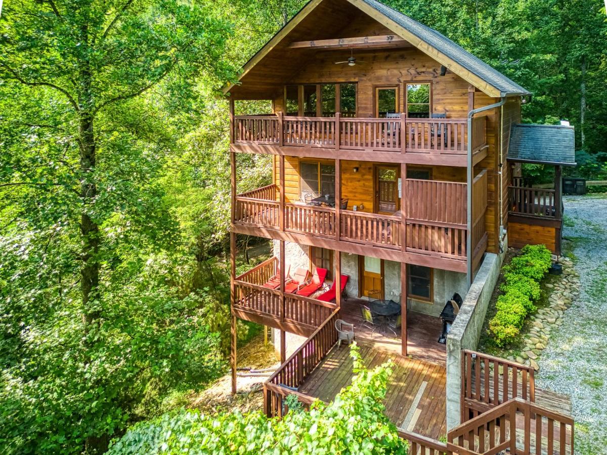 Mountain Music, Hot Tub, Theater Room, WIFI, 1089 FREE tickets each paid day, Dollywood and More - Chambres d’hôtes Sevierville