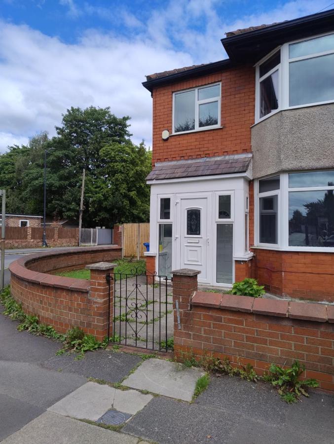 Mancunian Pride Villa - B&B