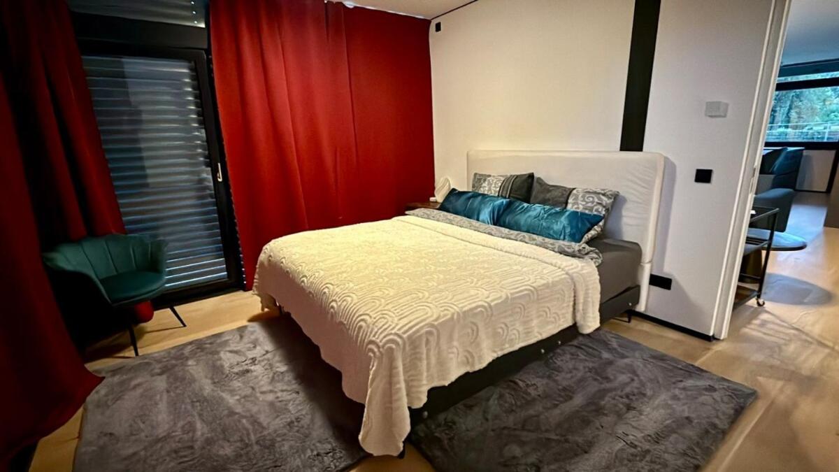 Nature Oasis near Berlin - Peaceful and Modern Stay - B&B Falkensee